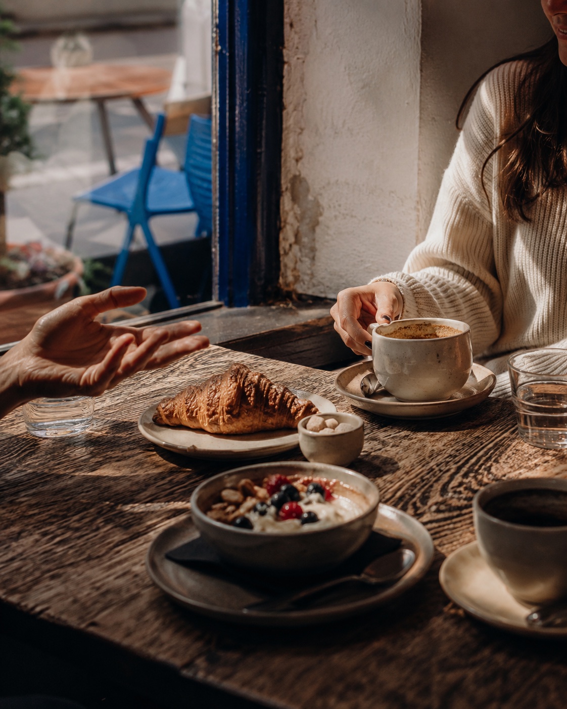 Coffee, brunch and conversation in a local café